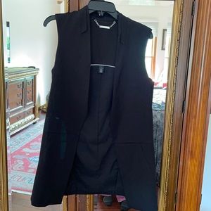 White black market sleeveless dress jacket